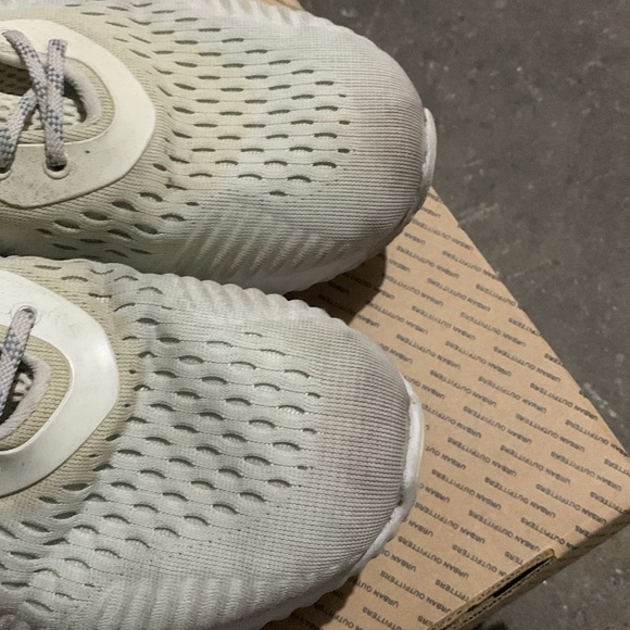 Alphabounce Adidas Cream - Picture 3 of 7